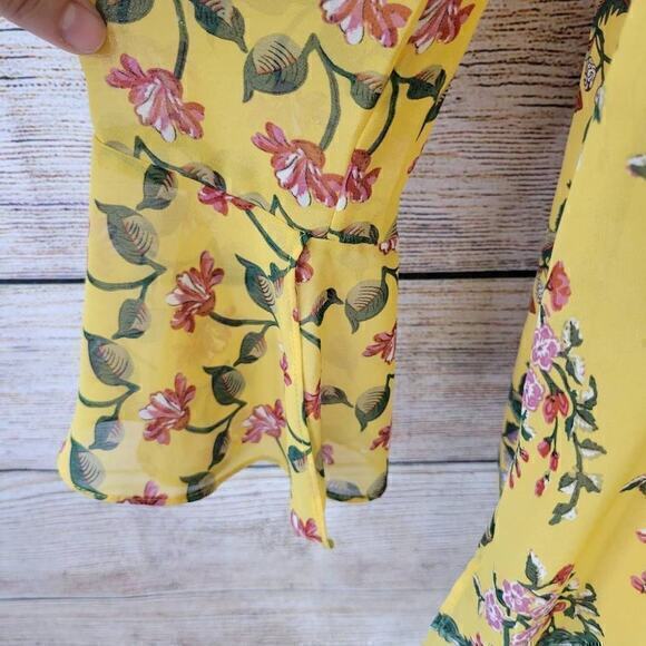 Max Studio Angel Sleeve Yellow Floral Lined Blouse Size Small - Picture 4 of 9